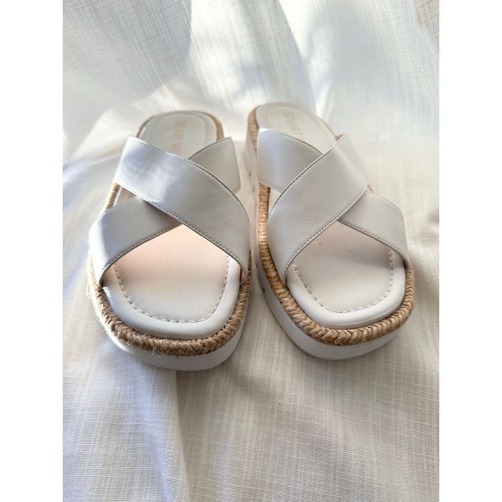 Stuart Weitzman
Elodie Leather Sandal - Picture 2 of 4